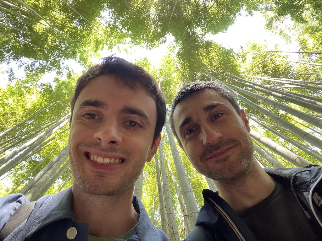 Théo et Chris dans la forêt de bambous