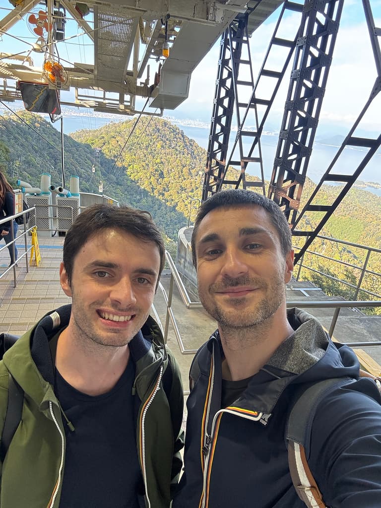 Théo et Chris au Mont Misen
